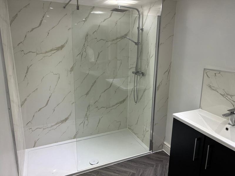 Modern white marble shower enclosure with floor heating